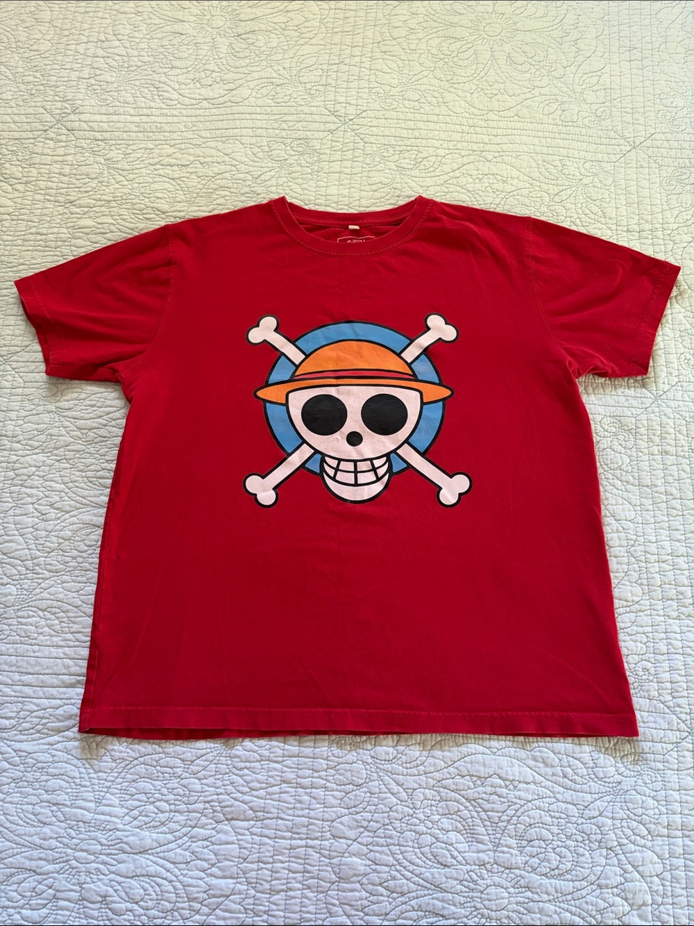 Onepiece Cotton Red Short-Sleeve Tee with Skull & Crossbones Graphic